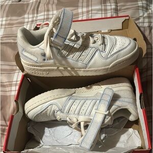 Men’s size 9 1/2 adidas forums good condition